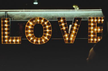 Best Gift Ideas to Surprise Your Lover This Valentine 2023